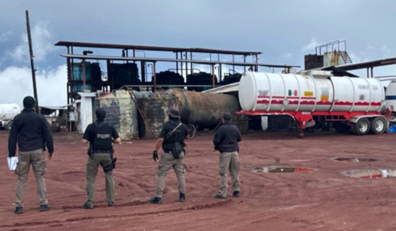 Golpe histórico al huachicol: FGR decomisa 933 mil litros en Veracruz