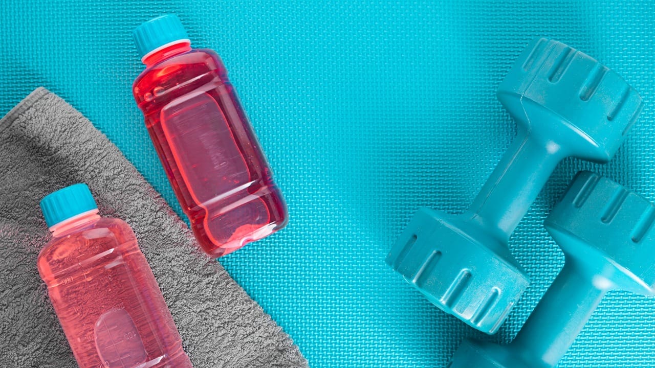 ¿Realmente necesitas bebidas con electrolitos para hidratarte?