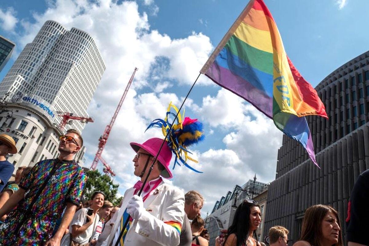 Polémica en Berlín: prohíben la bandera LGTBQ+
