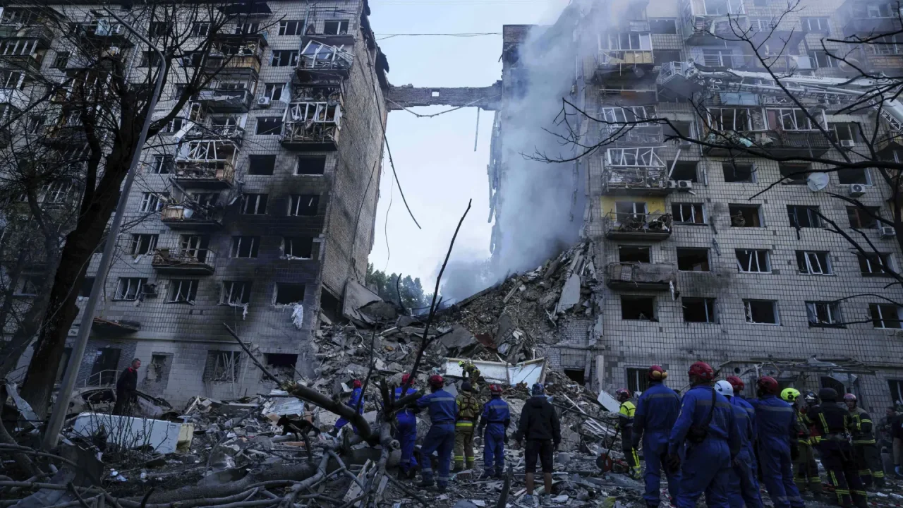 edificios-danados-por-el-ataque-ruso-en-kiev