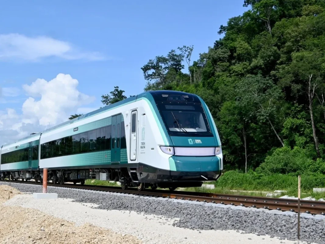Tren Maya rompe récord de verano con tensión en servicios locales de Tulum y Bacalar