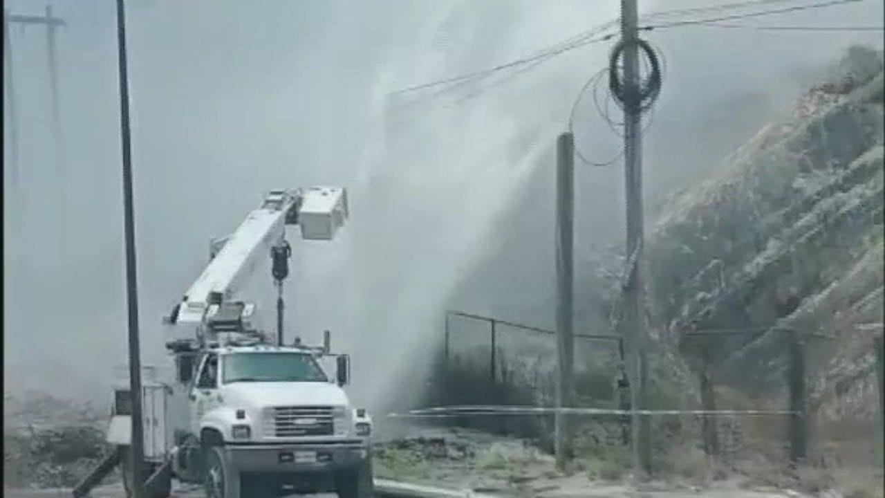 fuga_de_agua_tuberia_rota_garcia_nl Mega fuga en García: 40 colonias sin agua por tubería rota