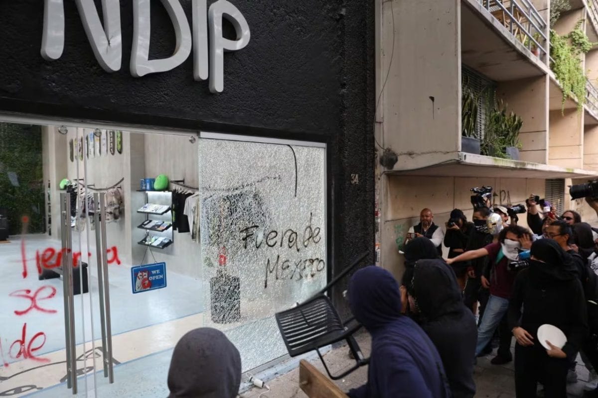 "Gringo Go Home": Estalla violencia en protesta antigentrificación