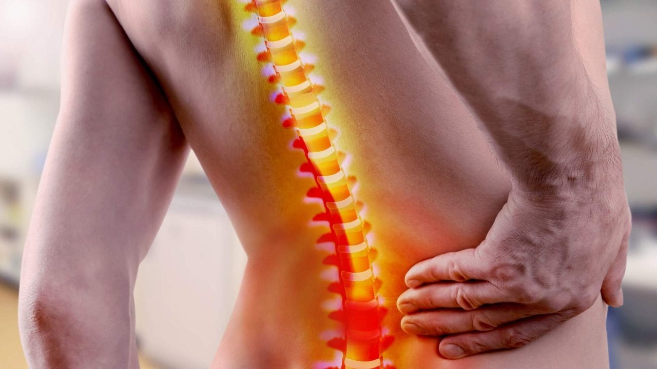 hábitos diarios que dañan tu espalda 6 hábitos diarios que dañan tu espalda sin que te des cuenta