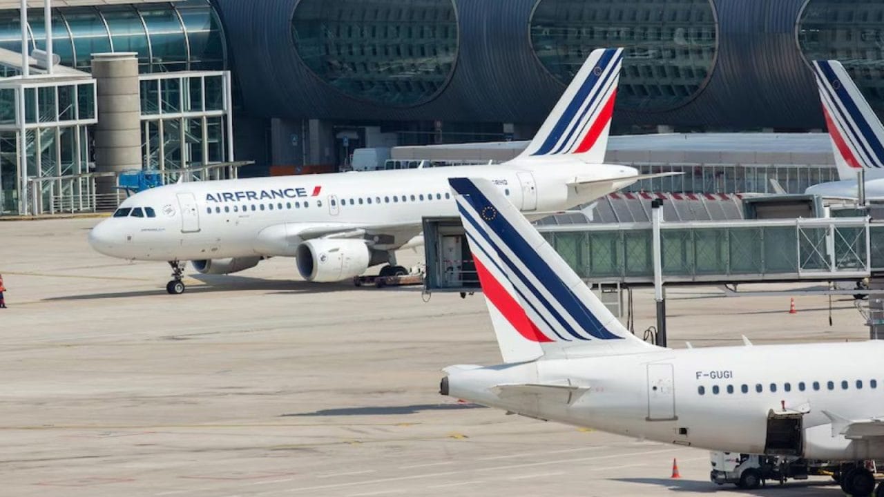 Caos en París: Huelga cancela 40% de vuelos en plenas vacaciones