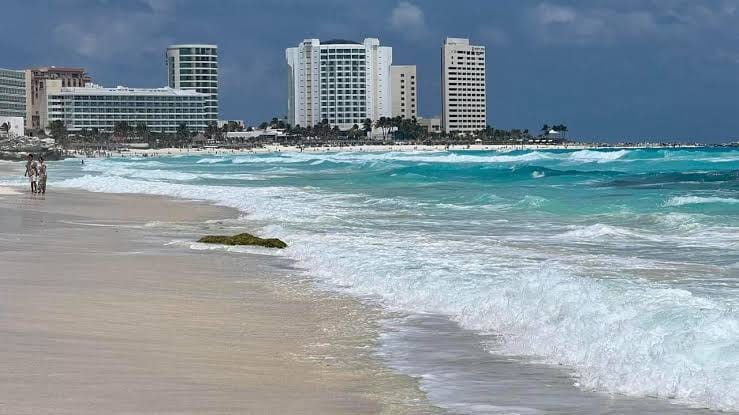 Domingo caluroso y con lluvias intermitentes en Quintana Roo