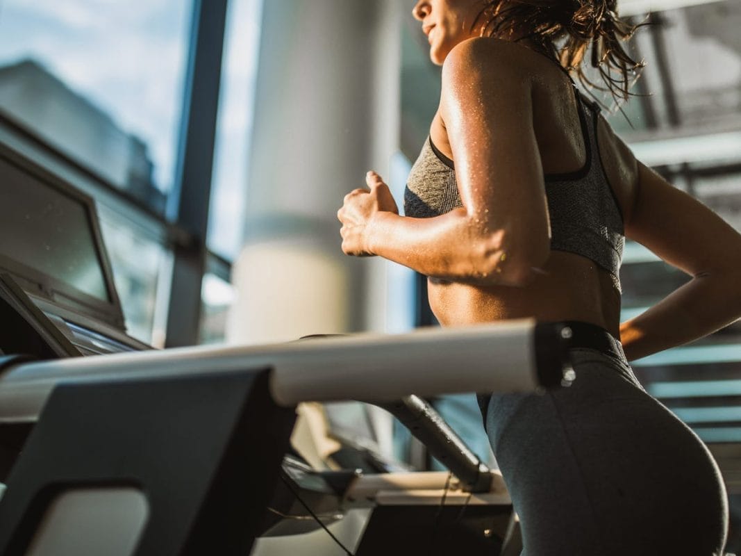 metodo_12_3_30_rutina_viral_para_quemar_grasa_caminando El Método 12-3-30: La rutina viral para quemar grasa caminando