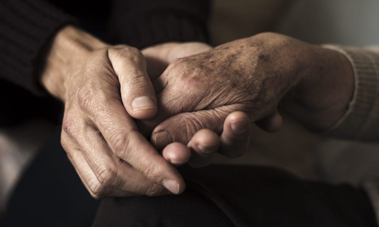 El envejecimiento no es gradual: las 2 "olas" que te cambian