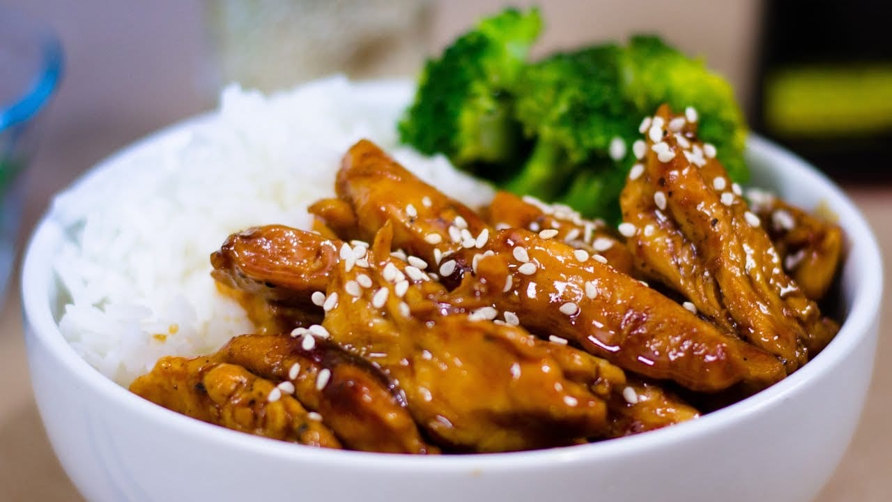 Cena alta en proteína en 15 minutos: Bowl de pollo teriyaki casero