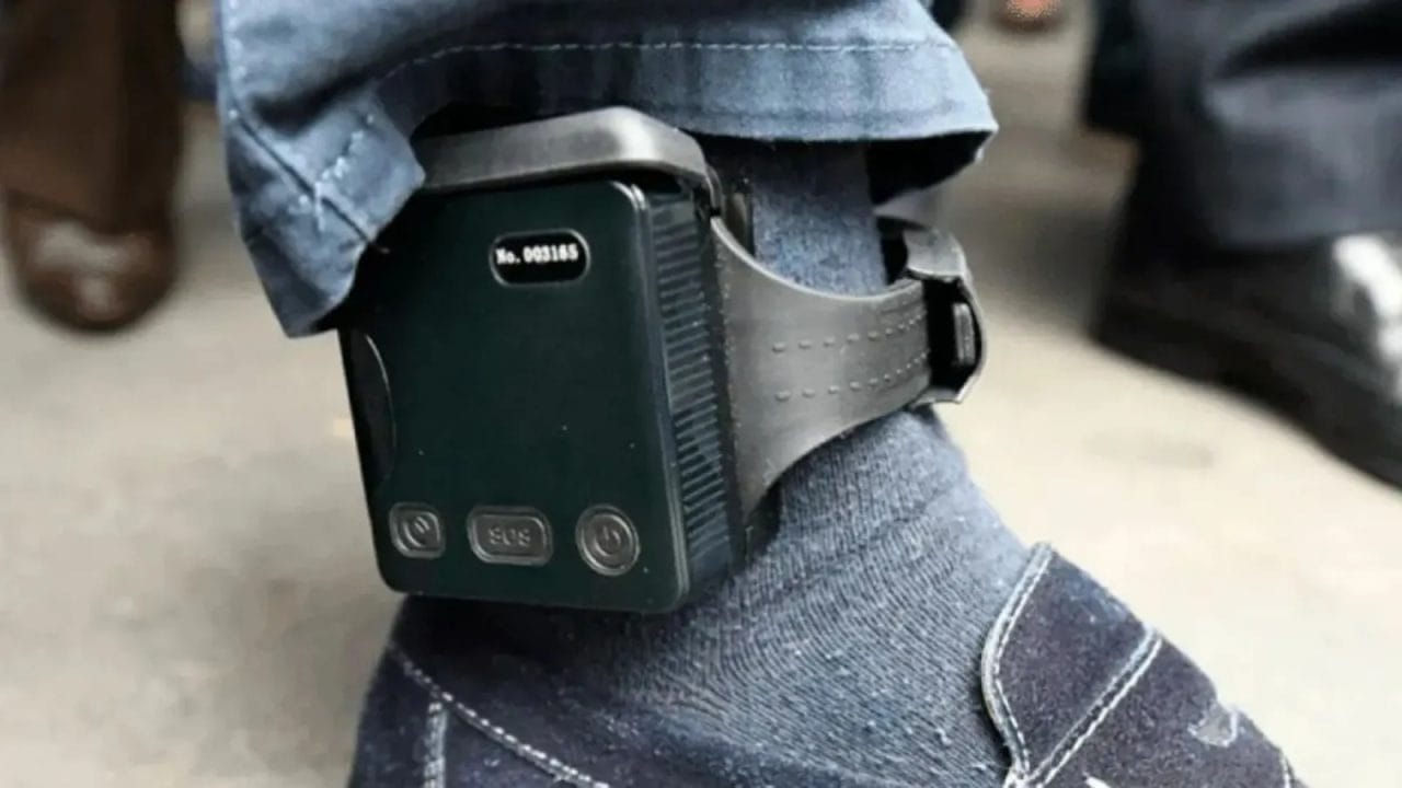 Gobierno de EEUU ordena colocar tobillera electrónica a 180,000 inmigrantes