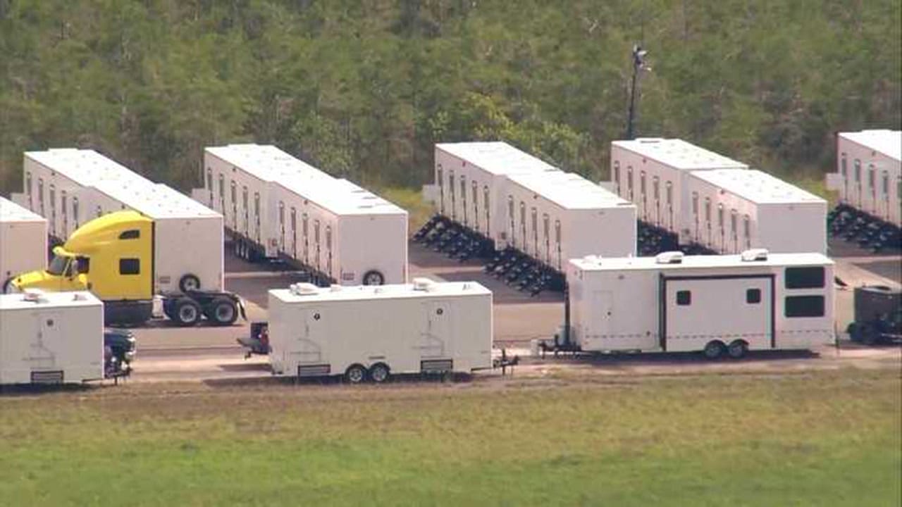 Trump en "Alcatraz de Caimanes": Gira por el polémico centro de detención