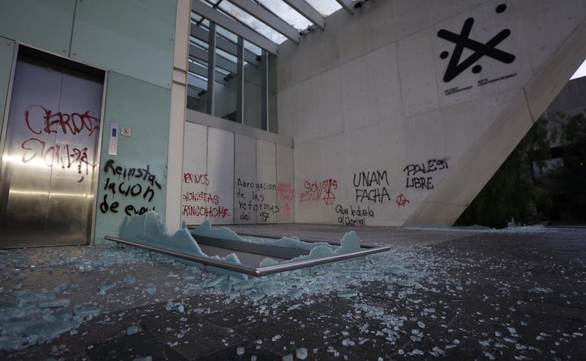 unam_vandalismo_muac UNAM Condena Vandalismo: Queman Libros y Destrozan el MUAC