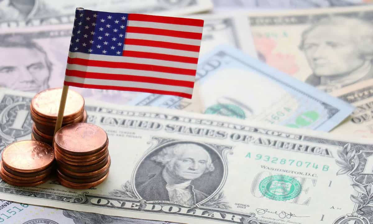 Economía de Dos Caras: Empleo Fuerte, Futuro Incierto