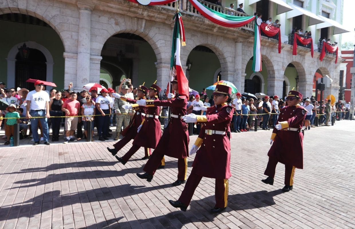 Invitan a escuelas de Mérida al desfile por la Independencia de México