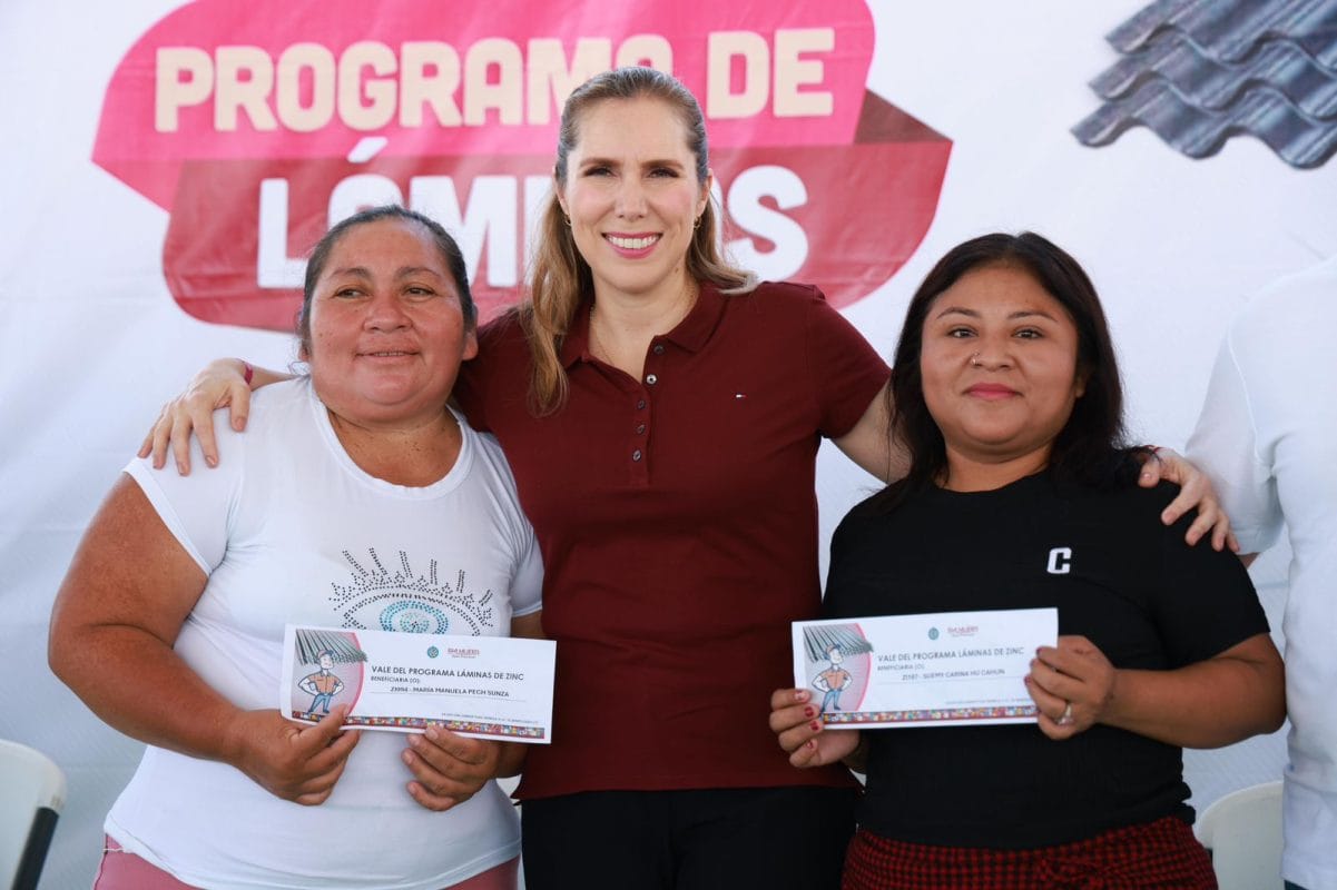 Entregan láminas para reforzar viviendas en Isla Mujeres