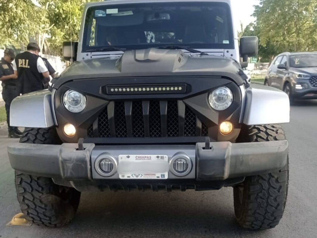 Retienen Jeep en Mérida por lanzar huevos a otros vehículos