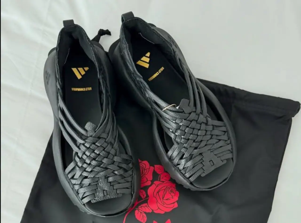 Adidas se disculpa por plagio de huaraches oaxaqueños y busca diálogo con comunidad zapoteca Adidas se disculpa por plagio de huaraches oaxaqueños y busca diálogo con comunidad zapoteca