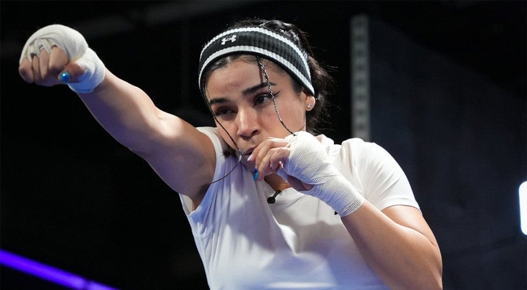 Alana Flores imita a Canelo Álvarez para intimidar a Gala Montes previo a Supernova Strikers__ Alana Flores imita a Canelo Álvarez para intimidar a Gala Montes previo a Supernova Strikers