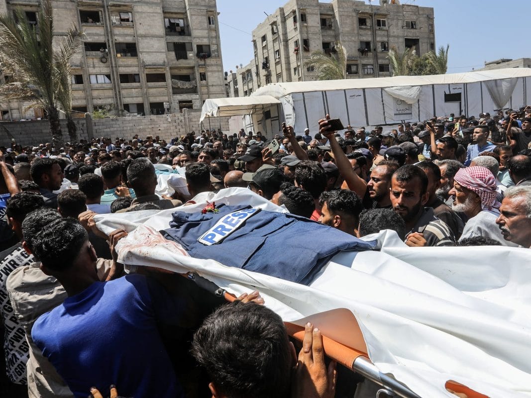 Ataque israelí en Gaza cinco periodistas mueren en hospital bombardeado Ataque israelí en Gaza: cinco periodistas mueren en hospital bombardeado