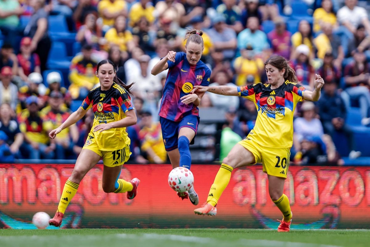 Barcelona vence al América con goles de Pina y Paralluelo en una fiesta del futbol femenil en México