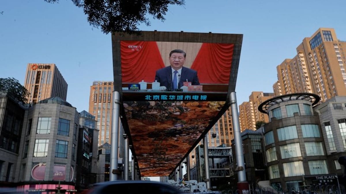 China restringe a empleados públicos: pasaportes retenidos y control total