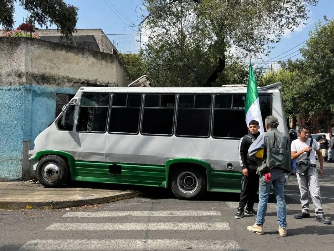 Choque en Cuauhtémoc deja 10 lesionados tras colisión de microbús y camioneta
