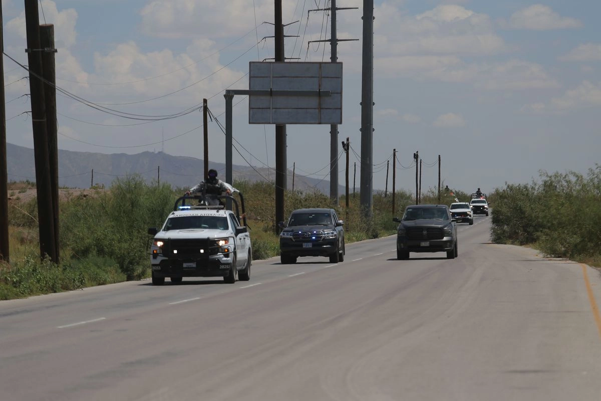Choque entre policías estatales y municipales en Ciudad Juárez tras polémico cateo Choque entre policías estatales y municipales en Ciudad Juárez tras polémico cateo