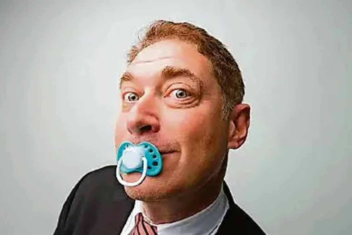 Chupones para adultos: la nueva tendencia que promete aliviar el estrés