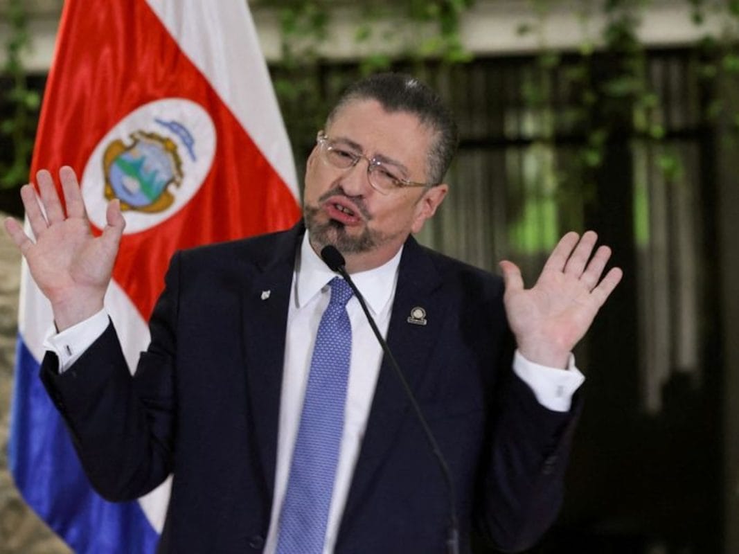 Costa Rica pide pausa urgente al arancel de EE. UU. que afecta exportaciones