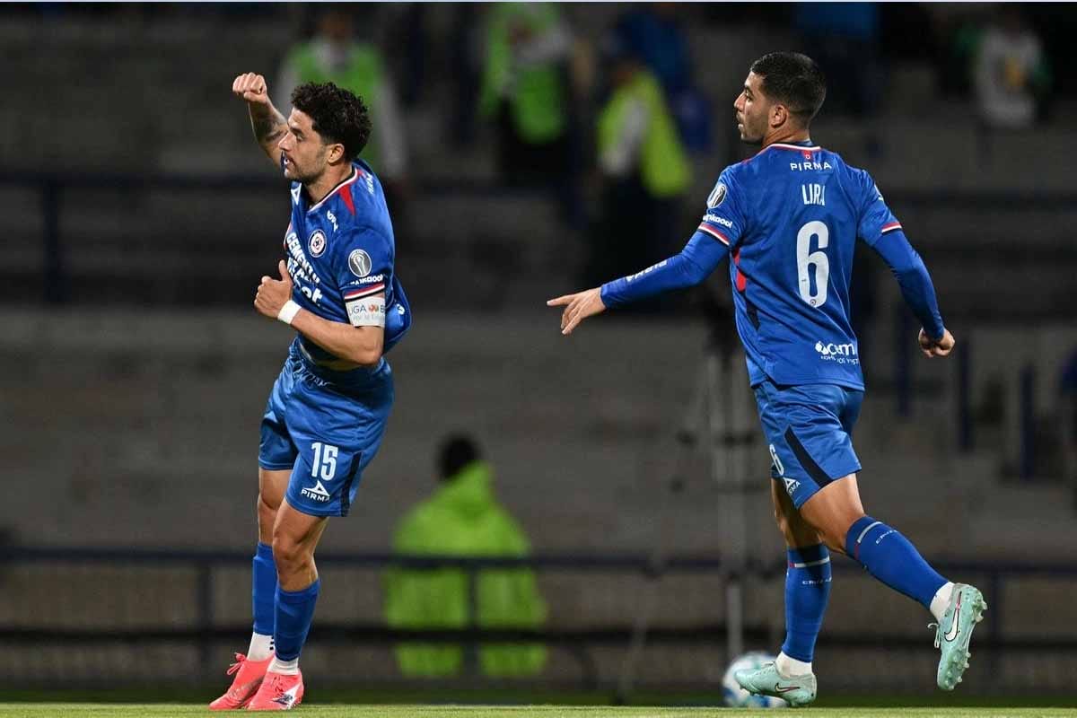 Cruz Azul vence a Santos 3-2 pero sufre con errores defensivos