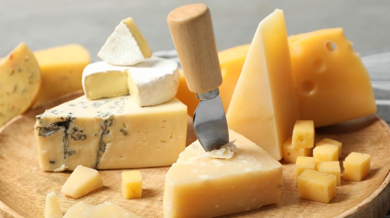 ¿Cuándo el queso se pone en mal estado? Errores comunes al comer queso