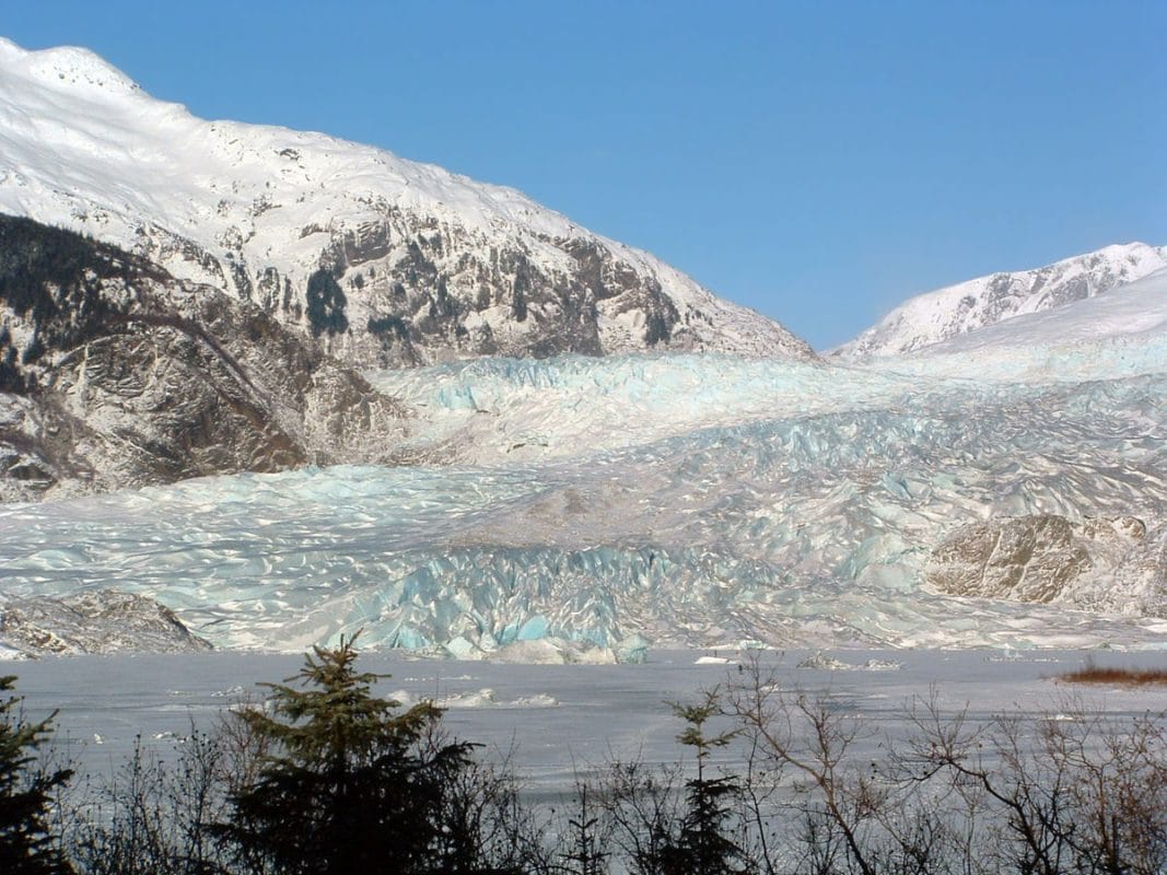 Desbordamiento del glaciar Mendenhall provoca evacuaciones en Juneau, Alaska