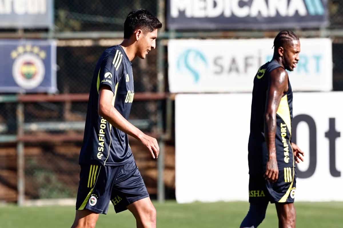 Edson Álvarez debuta con Fenerbahce como titular tras llegar esta semana