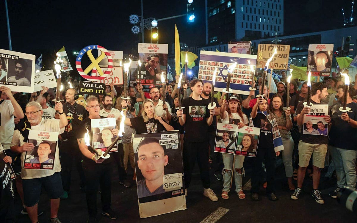 Familias de rehenes convocan huelga general contra plan de Netanyahu