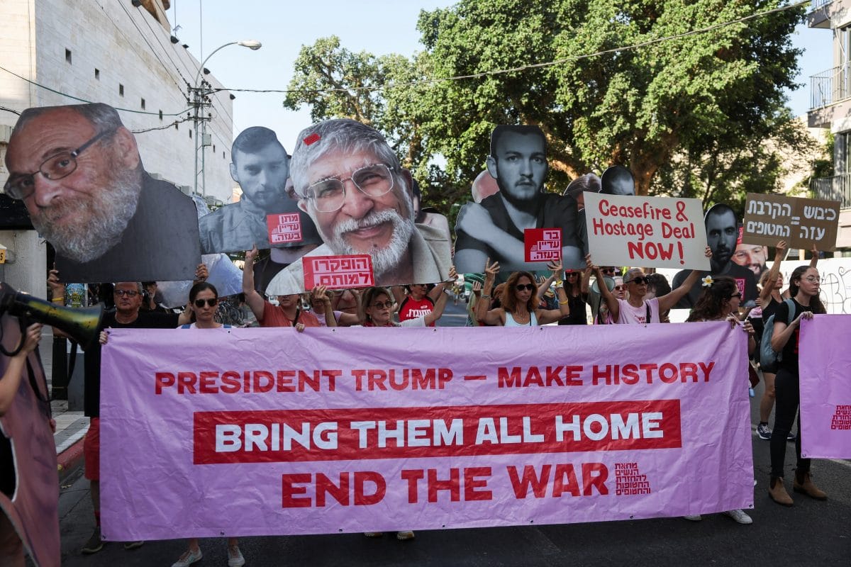 Familias de rehenes en Israel exigen alto al fuego para liberar cautivos