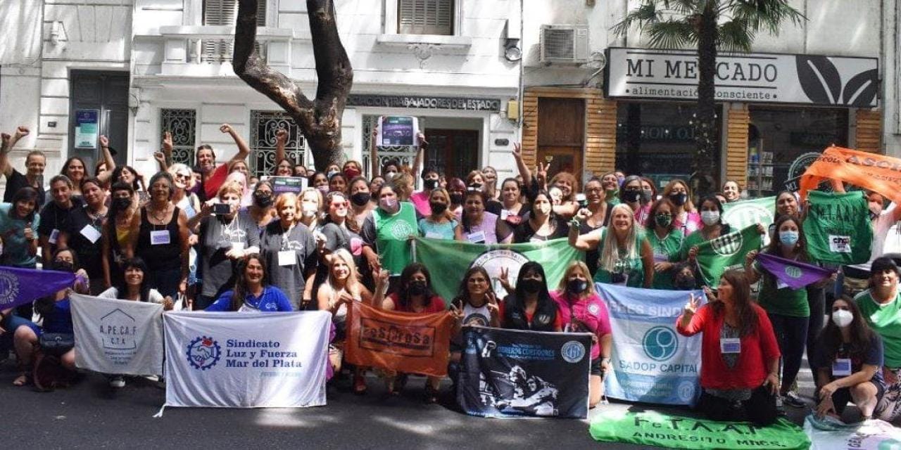 Feministas protestan frente a Palacio Nacional previo a cumbre de la Cepal Feministas protestan frente a Palacio Nacional previo a cumbre de la Cepal