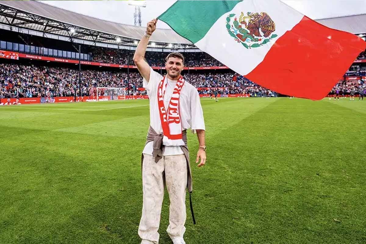 eyenoord rinde homenaje a Santiago Giménez con emotiva despedida en casa