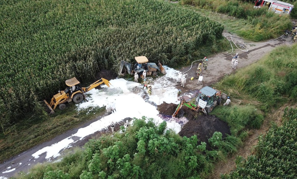 Fuga en ducto de Pemex por huachicoleo en Axapusco, Edomex