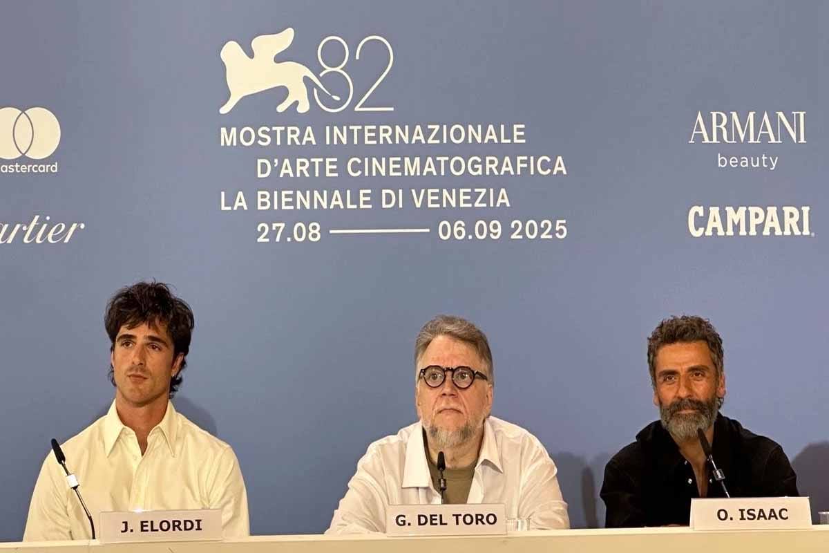 Guillermo del Toro emociona en Venecia con su versión de Frankenstein