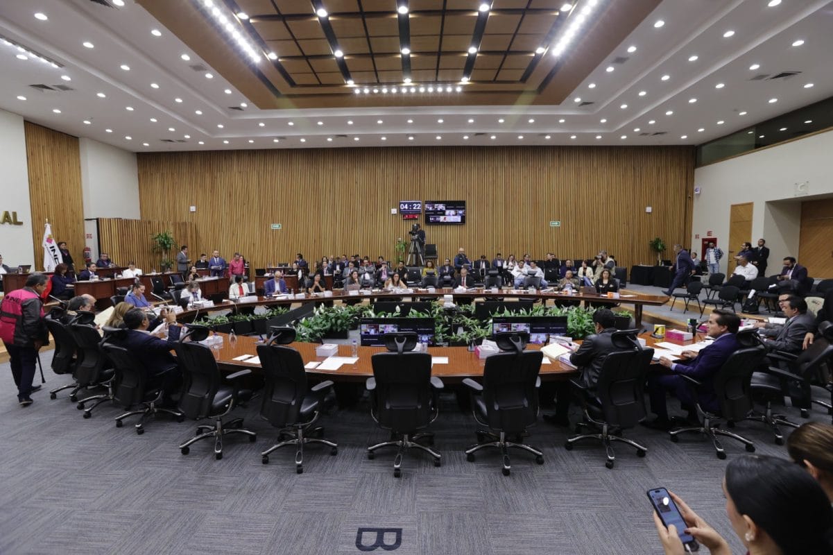 INE aprueba más de 7 mil millones de pesos para partidos políticos en 2026