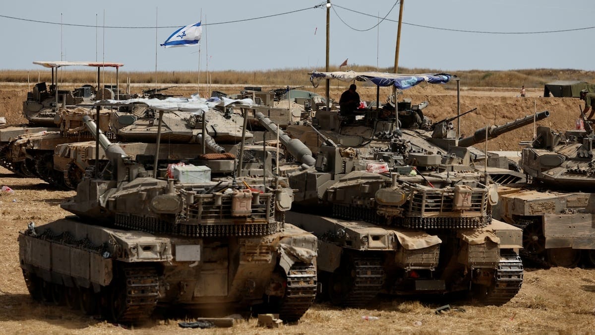 Israel despliega tanques en Gaza mientras crecen protestas en Tel Aviv