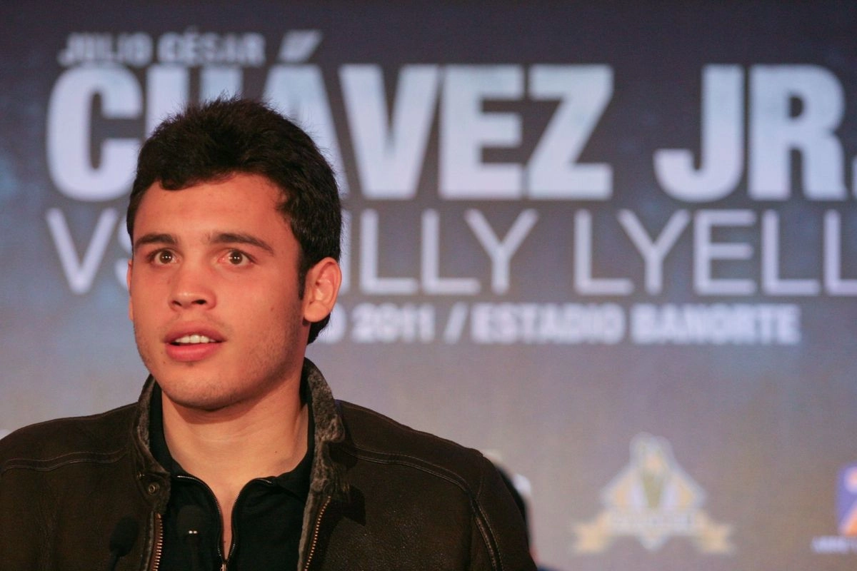 Julio César Chávez Jr. obtiene libertad condicional y se reúne con su familia