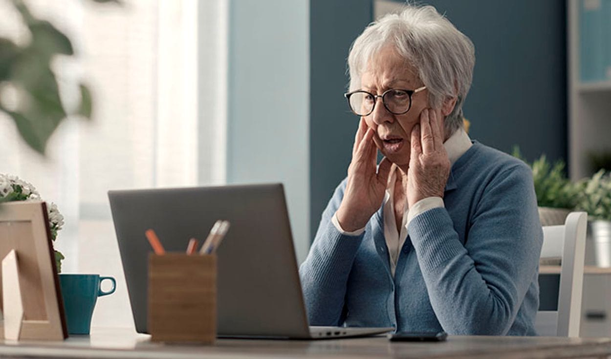 Las tres mentiras más usadas por estafadores para engañar a adultos mayores