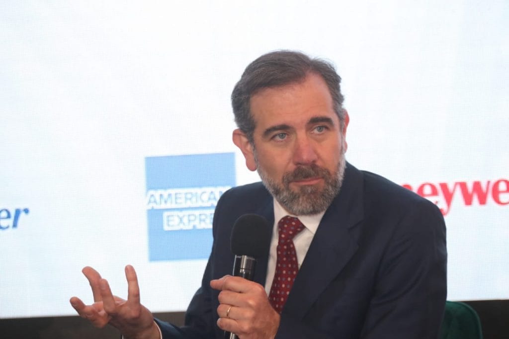 SCJN ampara a Córdova y frena distribución de libros con mención polémica