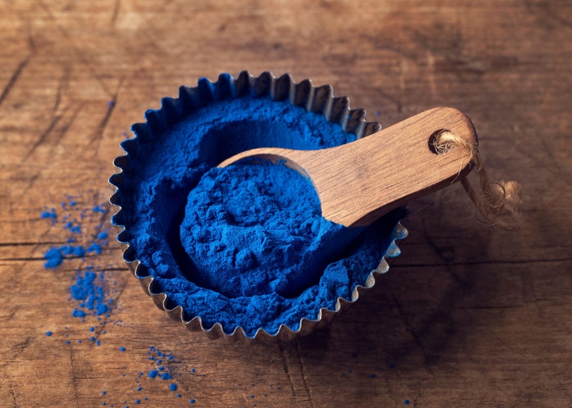 Los beneficios y riesgos de la espirulina azul en alimentos y bebidas Los beneficios y riesgos de la espirulina azul en alimentos y bebidas