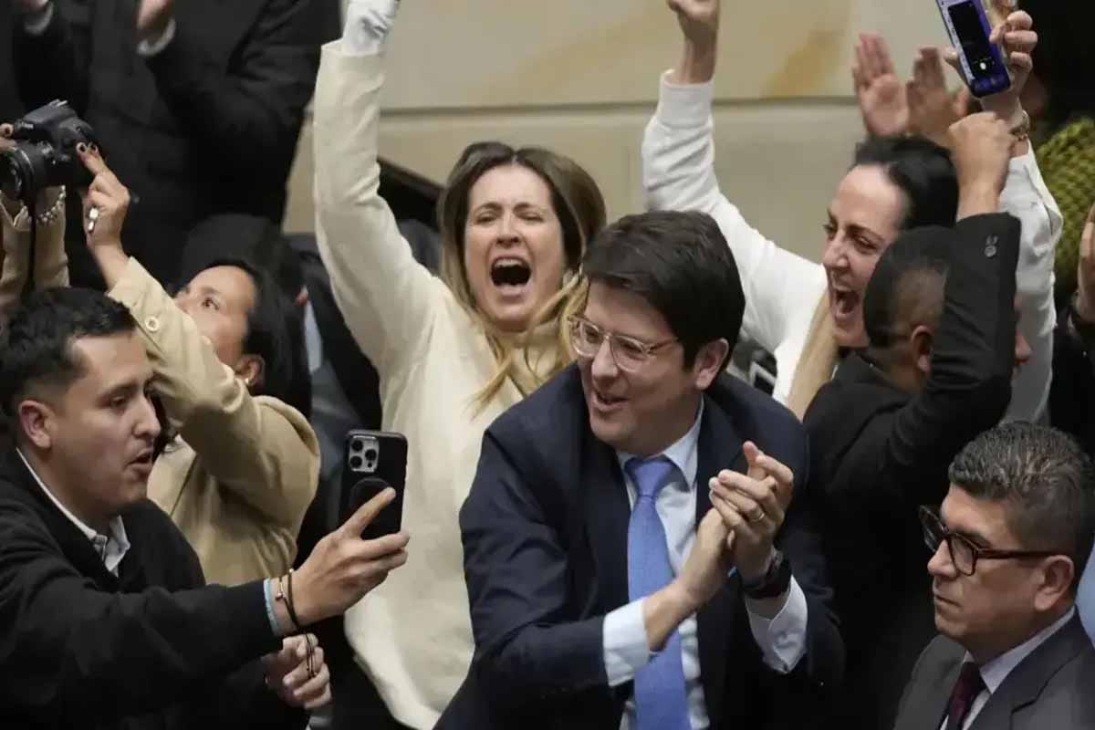 Menor de 15 años es condenado por asesinato del senador Miguel Uribe Turbay Menor implicado en asesinato de senador colombiano recibe siete años de prisión