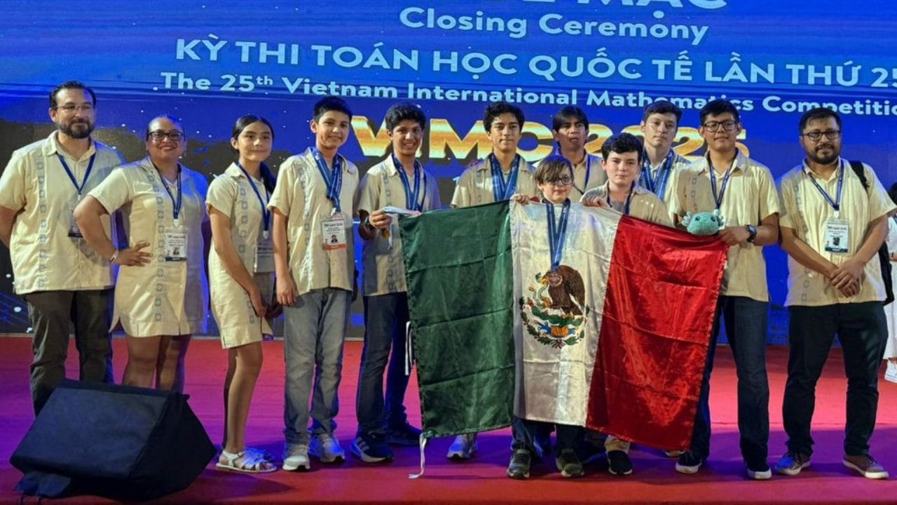 México hace historia en Vietnam: gana plata y bronce en Competencia Internacional de Matemáticas
