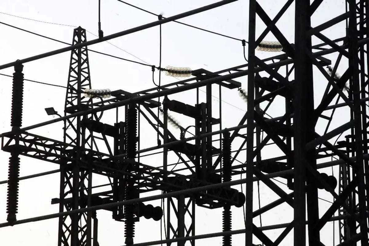 México invertirá 8 mil mdd en nuevas líneas eléctricas con CFE