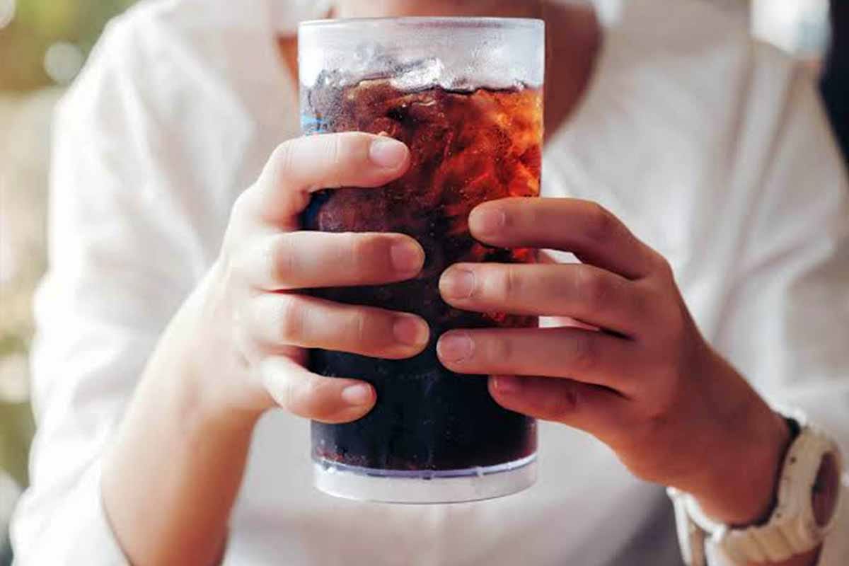 México y Colombia lideran consumo de refrescos: alerta por diabetes y obesidad