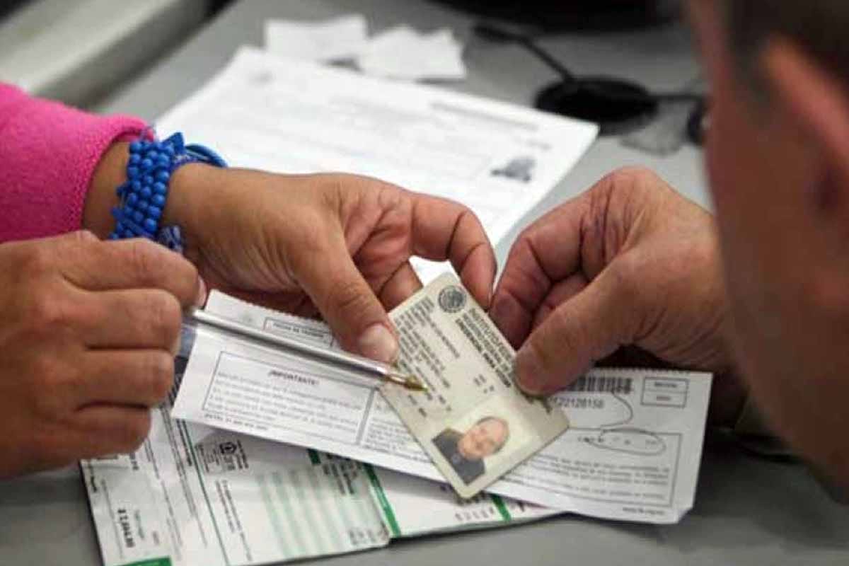 Nuevo diseño de credencial INE con tecnología avanzada para evitar falsificación